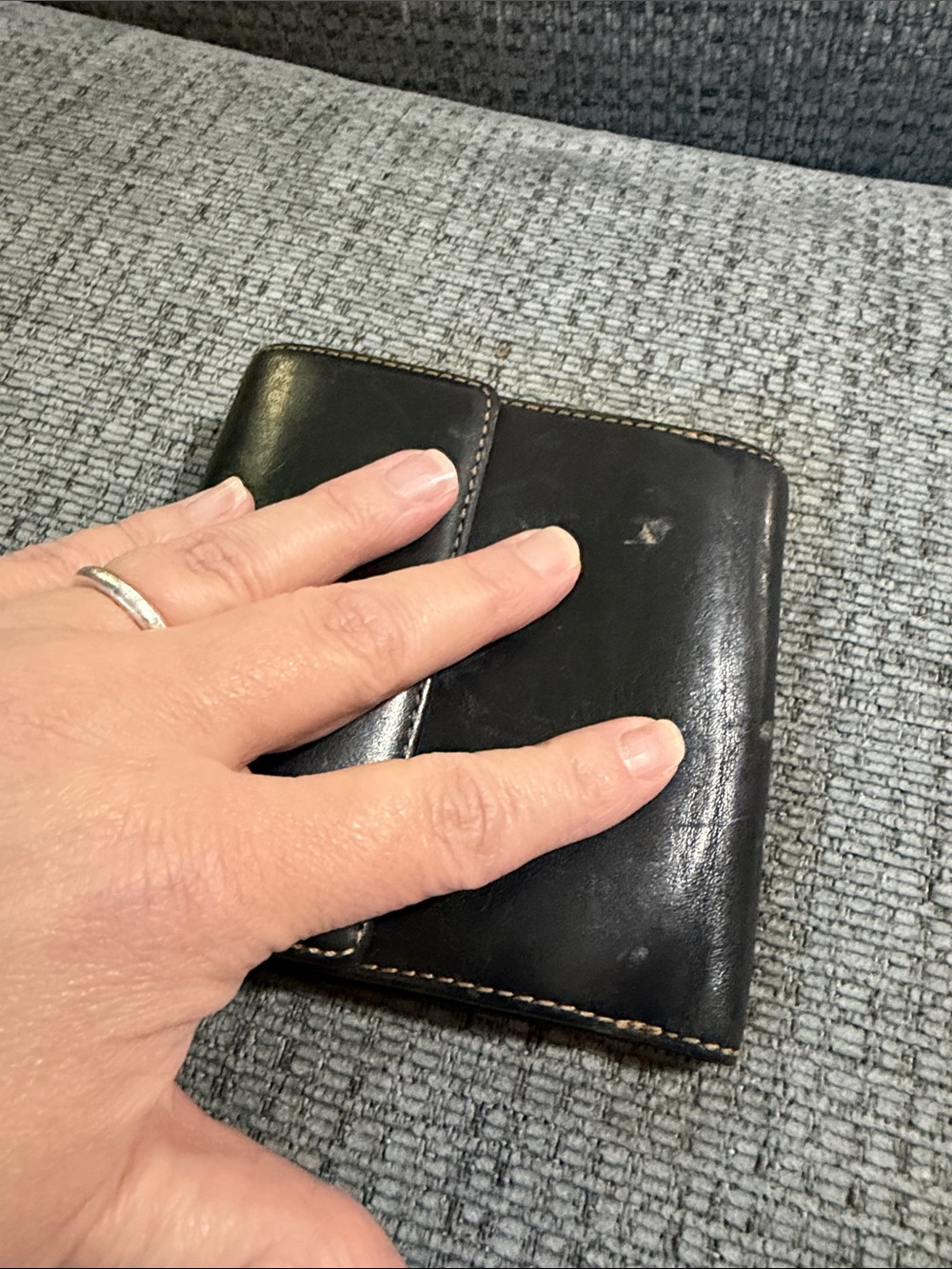 Vintage Coach Men or Women’s Bifold Wallet in Tan and Black with Signature - Picture 12 of 14